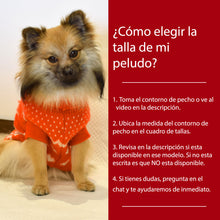 Cargar imagen en el visor de la galería, Sweater Rojo Con Capota y Hebilla
